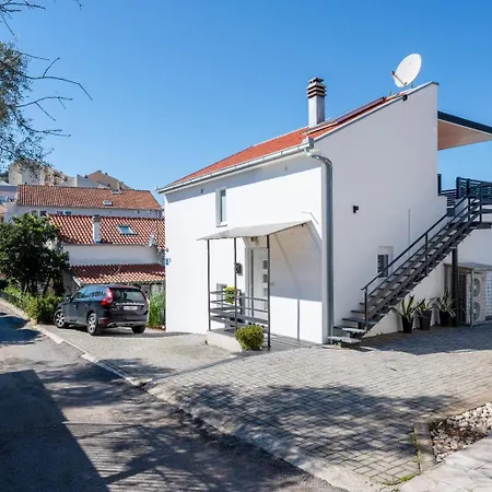 Mabela Apartment *